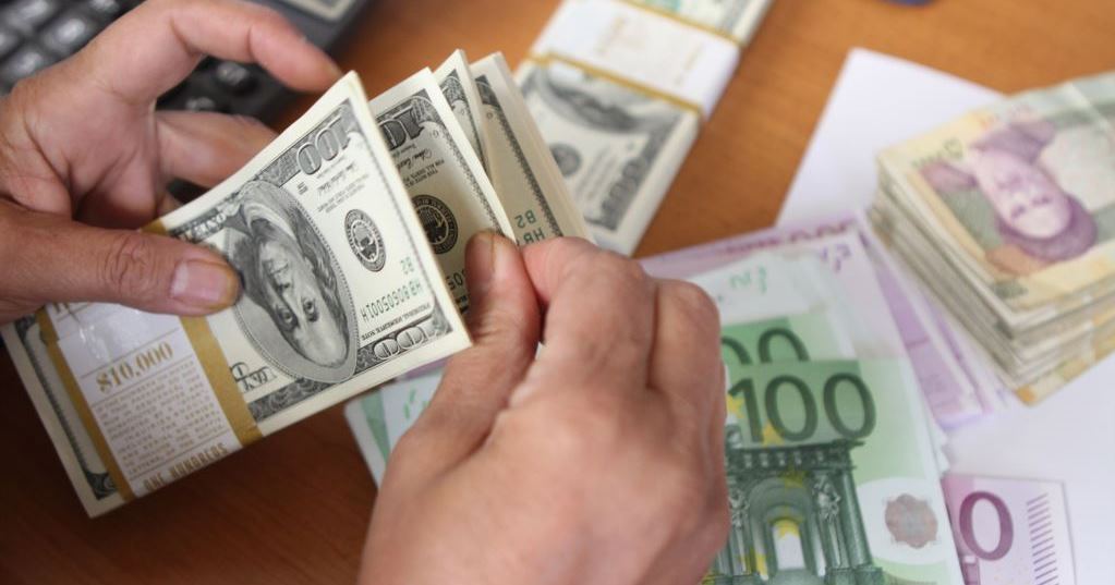 Stabilizohet kursi pas nderhyrjes se Bankes se Shqiperise